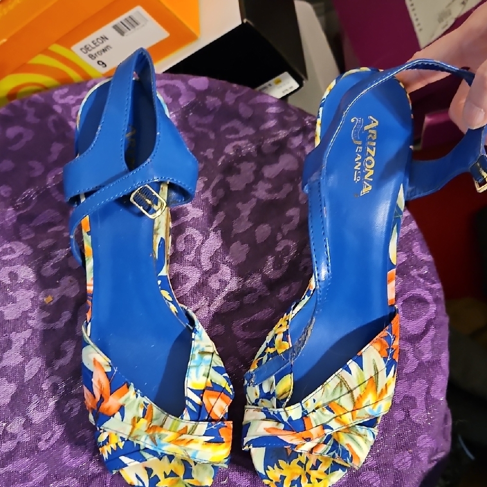 Arizona Jean Company Blue Floral Women's Sandals
